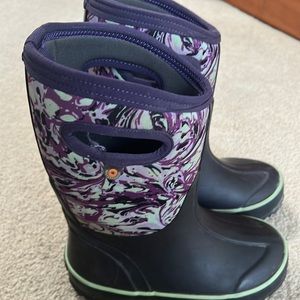 Girls purple paisley bog boots-size 2